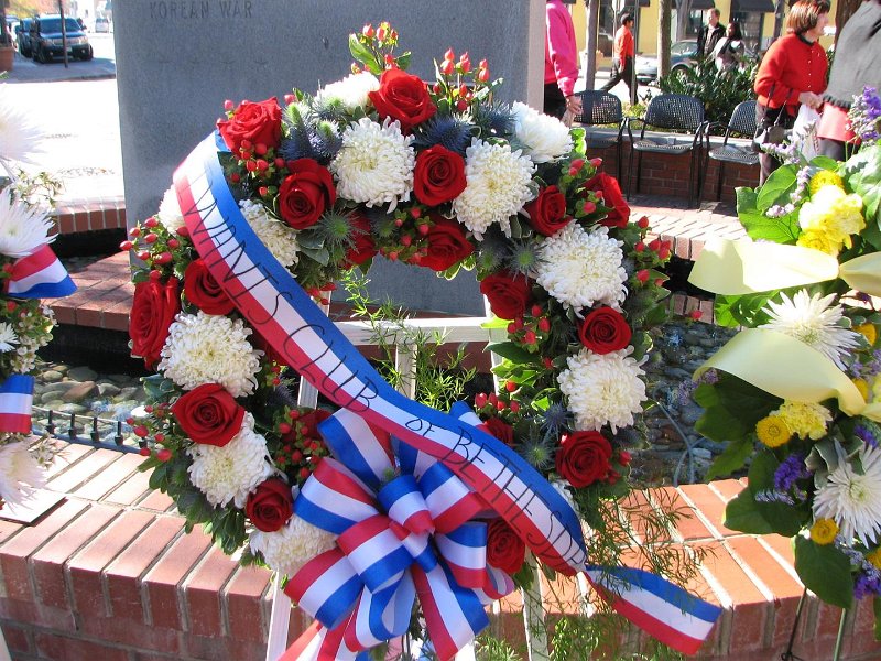 IMG_0049.JPG - The Kiwanis Club of Bethesda’s wreath was presented by veteran Dr, James J. Leder, Jr., President and Kiwanis Past Lt. Governor.